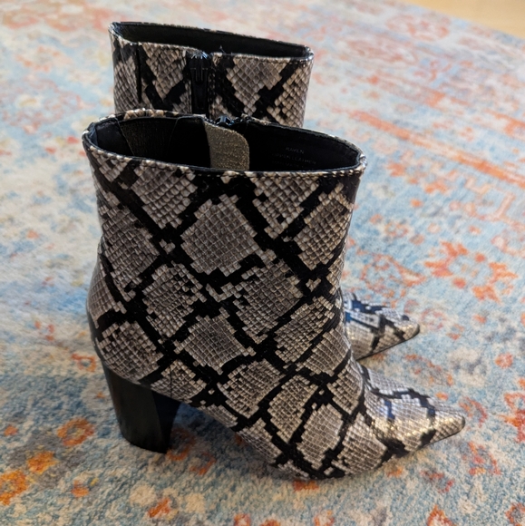 Jeffrey Campbell Women's 8 Raven Snakeskin Heeled Booties Leather Gray Black - Picture 7 of 12